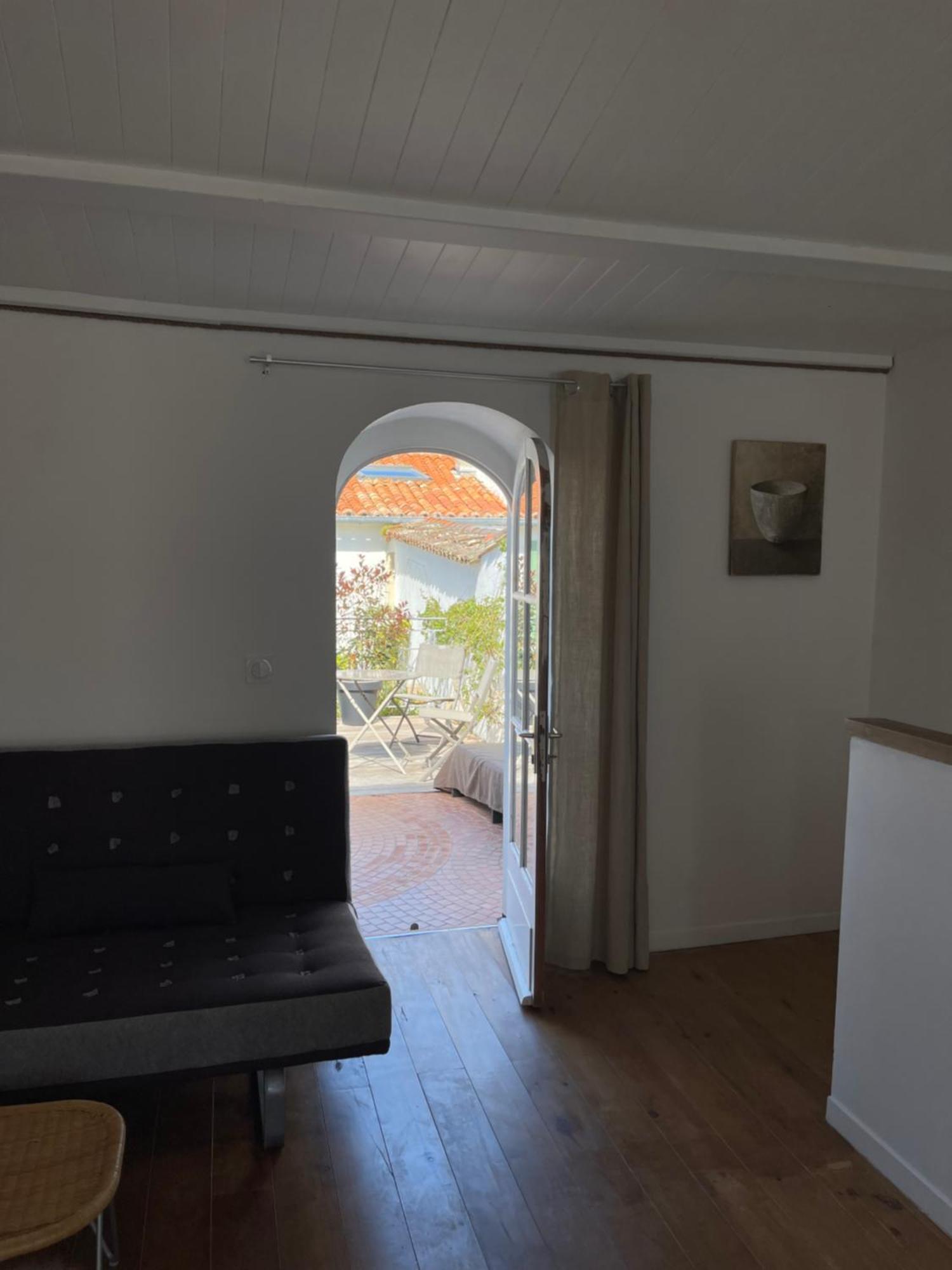 Une Fenetre Sur Cour La Flotte Exterior foto